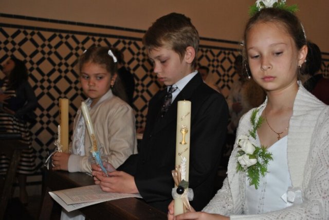 Перша Свята Сповідь та Урочисте Святе Причастя, м. Аленкир 
